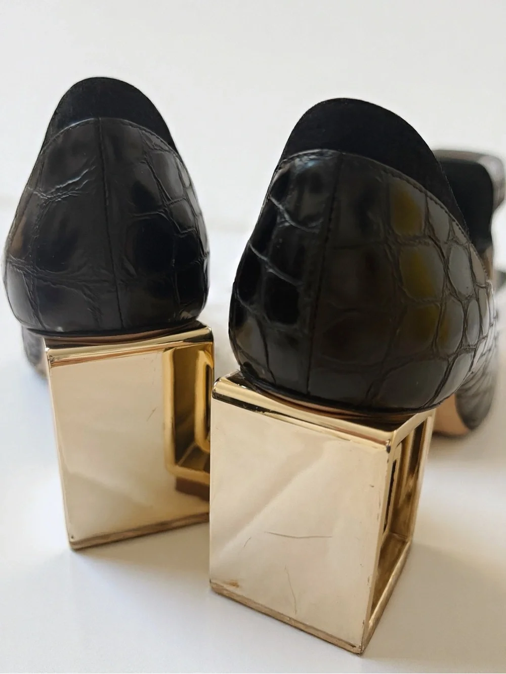 Tory Burch Black Croc Embossed Leather Gold Block Heel Size 8 w/ Box